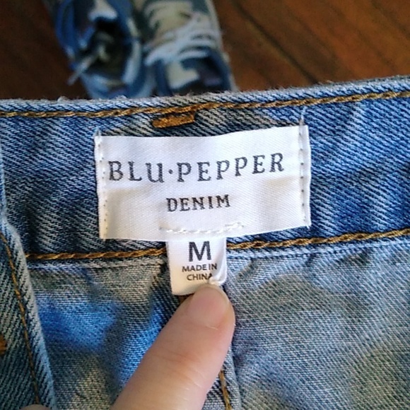 Adorable Denim Skirt - Picture 3 of 4